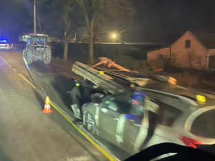 Saobraćajka kod Nove Topole, teško povrijeđen vozač (VIDEO)