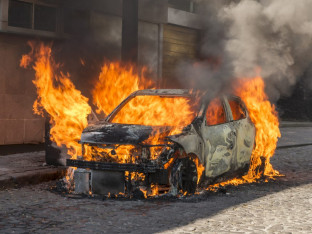 Zapalio se automobil na naplatnoj rampi