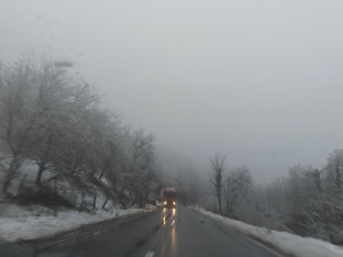 Снијег отежава саобраћај у Бирчу посебно на превојима