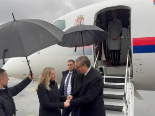 Vučić stigao u Mostar: Cvijanovićeva ga dočekala na aerodromu
