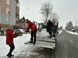 Градишка обрадовала 40 породица божићним печеницама и поклонима