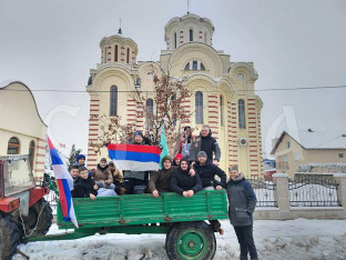 Бадњак први пут пронесен градским улицама