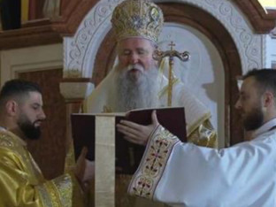 Након литургије подијељена чесница