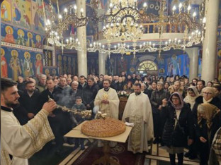 Велики број вјерника у Храму Свете Петке