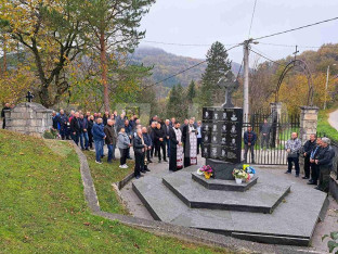 Служен парастос и положени вијенци у спомен-соби