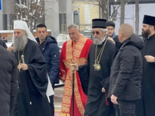 Patrijarh Porfirije služi liturgiju povodom krsne slave i Dana Republike