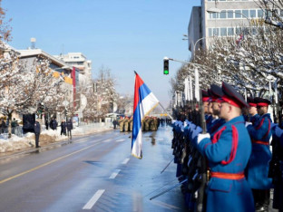 U svečanom defileu 800 policijskih službenika