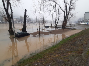 Дрина у Зворнику се повлачи у своје корито