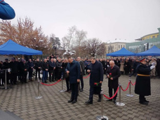 Položeni vijenaci na spomenik srpskim braniocima Brčkog