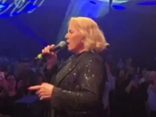Snežana Đurišić usred Zagreba zapjevala „Vidovdan“ i „Odakle si sele“: Hrvati „poludjeli“