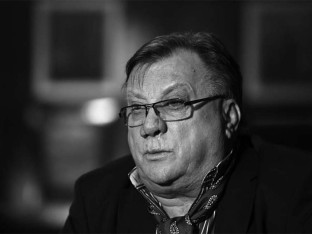 Isplivala nikad viđena fotografija Halida Bešlića: Ovako je izgledao tokom vojničkih dana (FOTO)
