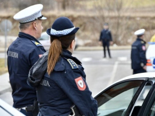 Tri osobe povrijeđene u sudaru dva vozila, jedno teže