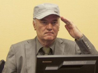 General Mladić proslavio Božić u kapeli pritvorske jedinice