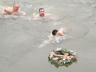 Прво пливање за часни крст на Турјаници