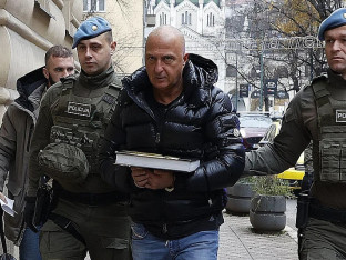 Pretresaju se stanovi i ordinacija Muhameda Ajanovića