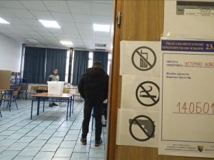 Sve sluti na burnu godinu: Partije uveliko kalkulišu imenima kandidata