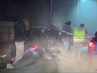 Detalji tuče u Tuzli: Među 23 povrijeđenih i policajac, zadržane 93 osobe (VIDEO)
