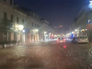 Јако невријеме у Требињу: Улице под водом, падао и град (ВИДЕО)