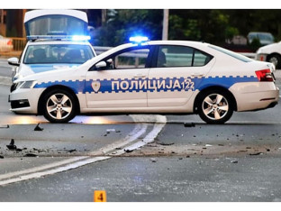 Obilazio kolonu pa izazvao direktan sudar, troje teško povrijeđeno