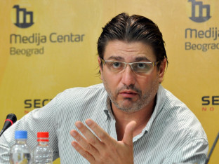 Rambo Amadaus: Pare su glupi papir koji se štampa
