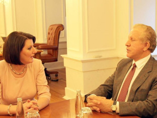 Dva bivša predsjednika samoproglašenog Kosova u Epstinovim dokumentima
