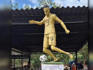 Ovo je jedna od najgorih statua posvećena jednom fudbaleru ikada