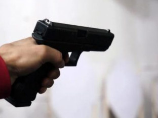 Dubičanina terete za pokušaj ubistva: Pucao u gosta, flašom razbio vrata