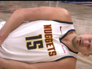Jokić pao na parket i previjao se od bolova