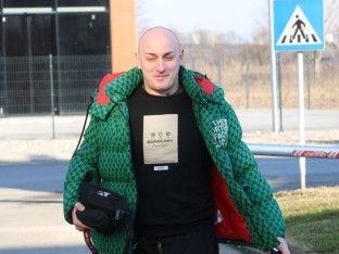 Desingerica kasnio sat vremena pa uletio u studio besnim automobilom: „Odbiće mi 100 evra od plate!“