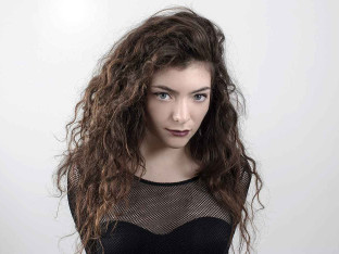Lorde donirala 204 hiljade dolara fondovima za imigrante u Minesoti