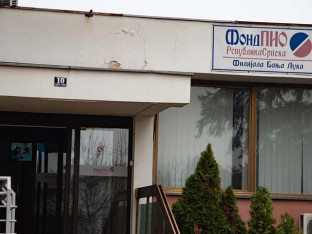 Важна измјена за пензионере у Српској: Од 1. маја укида се исплата пензија путем пуномоћи