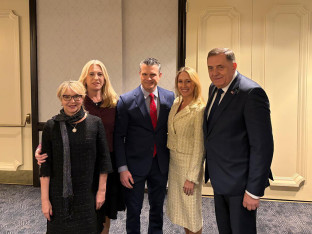 Dodik sa Hegsetom: Jasno razumije važnost odbrane vrijednosti hrišćanskog svijeta