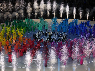 Spektakl na otvaranju Zimskih olimpijskih igara, počela predstavljanja reprezentacija (FOTO)