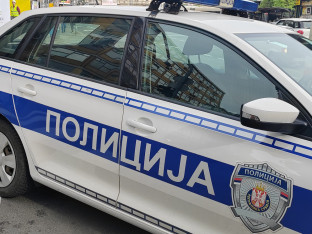 U stanu pronađeni narkotici, uhapšene tri osobe