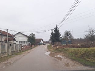 Дракулић тоне у рупама и отпадним водама