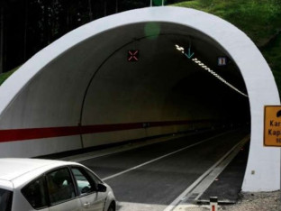 Udes u tunelu Karaula, otežan saobraćaj
