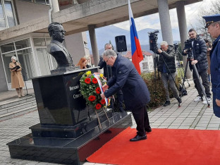 Rusija će jačati strateške odnose sa Srpskom: Položeni vijenci kod spomenika Vitaliju Čurkinu