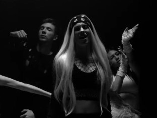 Kreativni iskorak: Zihva objavila novi video-singl "Atom"