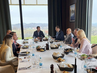 Dodik sa Zampolijem na ručku (FOTO)