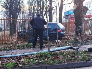 Golfom probio ogradu banjalučke škole