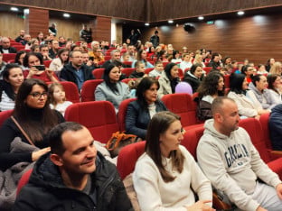 "Месечуљак, повратак кући" одушевио публику у Братунцу