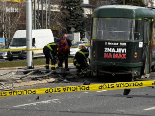 Teška nesreća u Sarajevu: Tramvaj iskočio iz šina, ima mrtvih