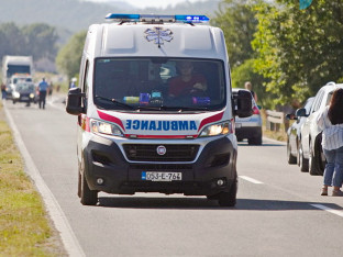 Невјероватна интервенција у Приједору: Беба стигла на свијет у санитетском возилу!