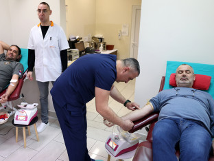Требињски борци дарују крв у част Сретења