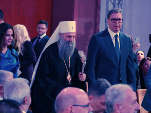 Sretenjska odlikovanja: Vučić uručio ordene zaslužnim pojedincima i institucijama