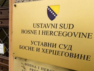 Ustavni sud ostaje u ulozi vazala