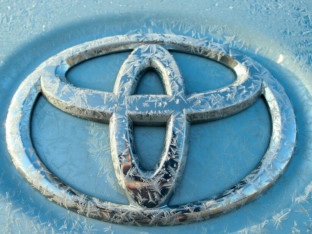 Toyota шири ЕВ понуду упркос изазовима