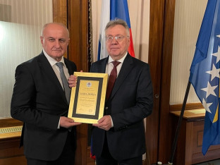 Đokić uručio zahvalnicu ambasadoru Kalabuhovu