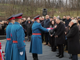 Сахрањен Борислав Паравац