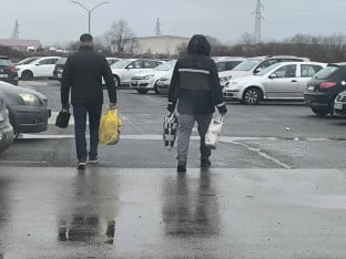 Lukavačka Koksara gasi peći: Na terenu policajci i vatrogasci